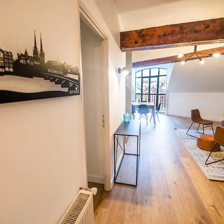 Superb T4 Design, Panoramic View, 8 People Apartment